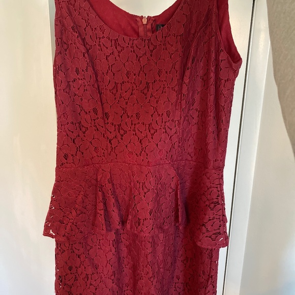 Red lace dress - Picture 1 of 1